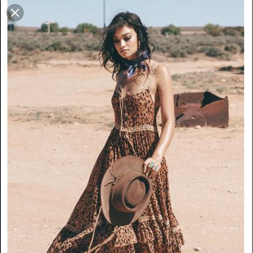**ISO** Saphari sundress 🥰 Sz XL